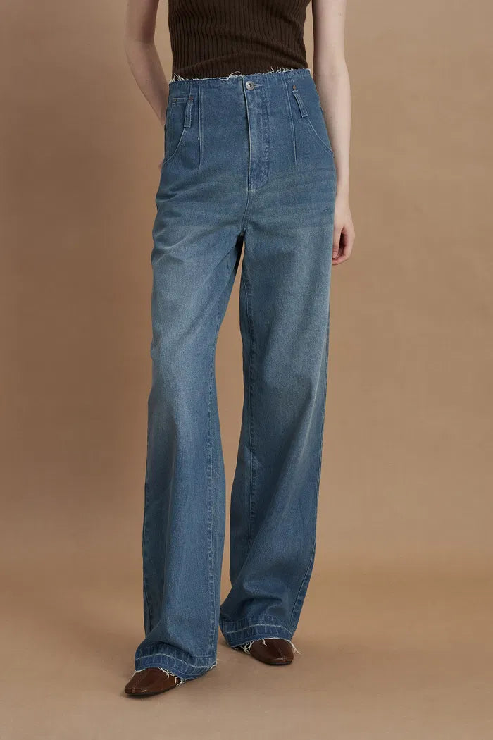 Vega High-Waisted Frayed Hem Jeans in Washed Cotton Denim