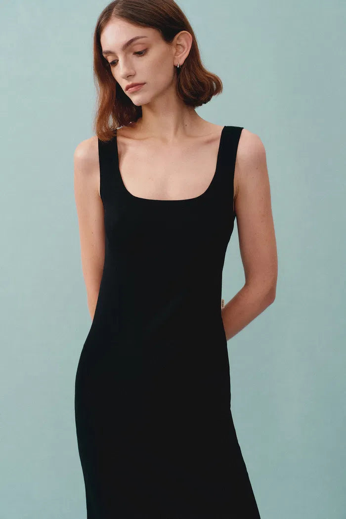 Hera Black Wide Sleeveless Strap Dress in Stretch Yarn Knit