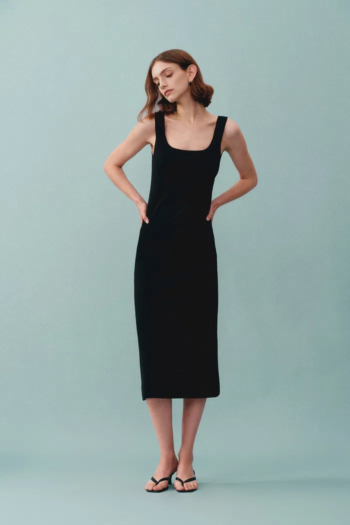 Hera Black Wide Sleeveless Strap Dress in Stretch Yarn Knit