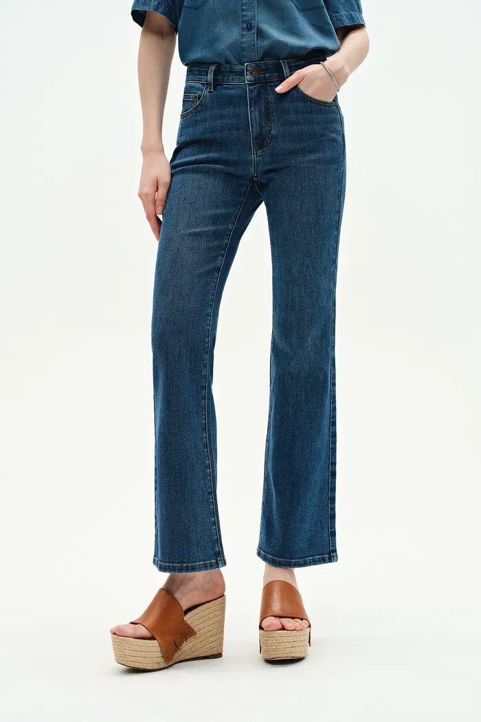 Nora Cropped Flare Jeans in Stretch Denim