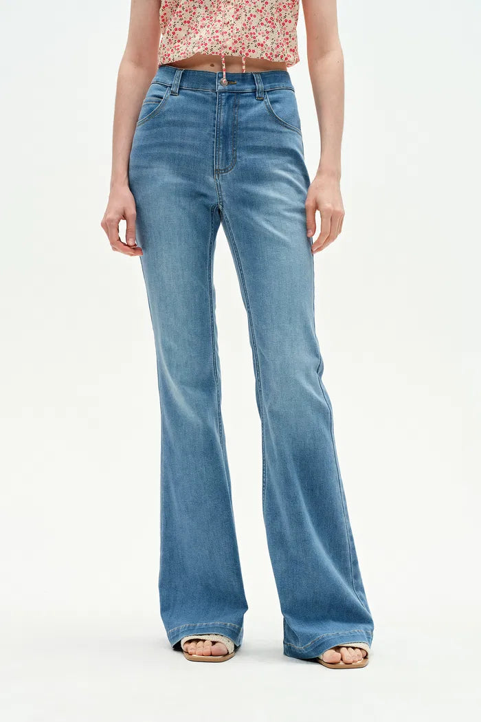 Deni Fitted Bootcut Jeans in Stretch Denim