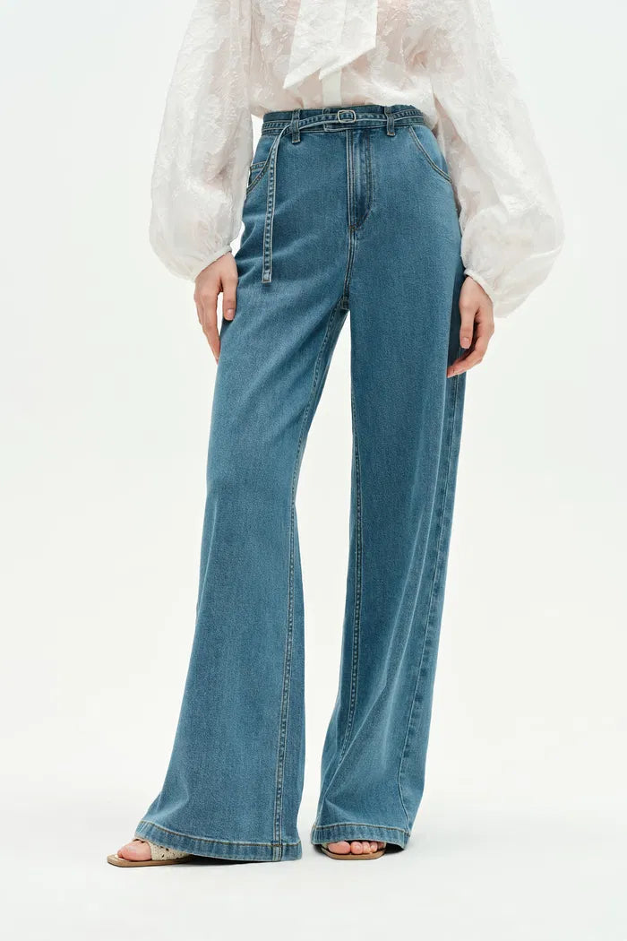 Ella Belted Washed Jeans in Lyocell Denim