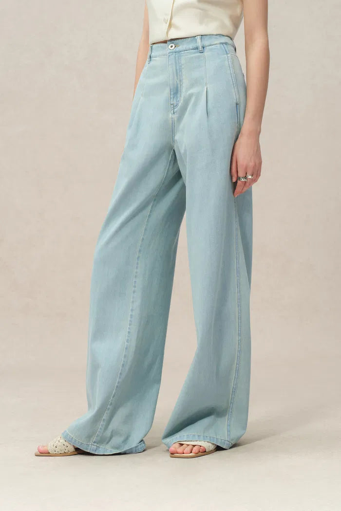 Cindy Lightweight High-Rise  Wide Leg Jeans in Summer Denim