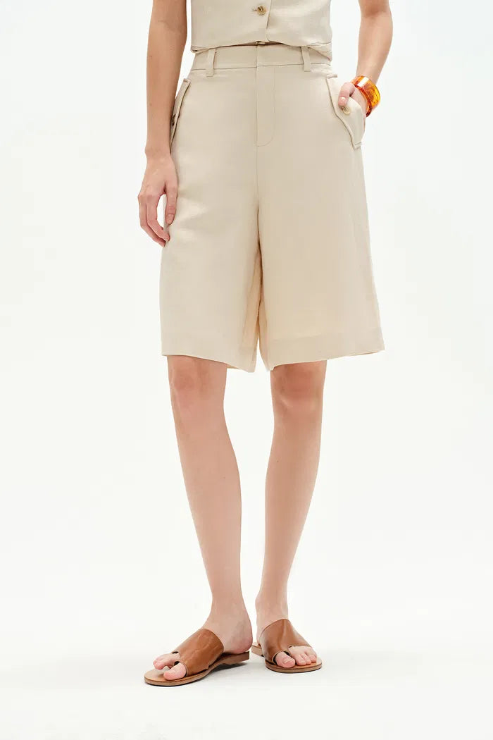 Victoria High Waisted Bermuda Shorts in Silk-Linen