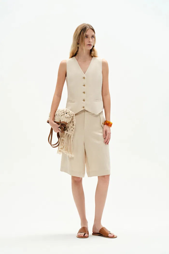 Victoria High Waisted Bermuda Shorts in Silk-Linen